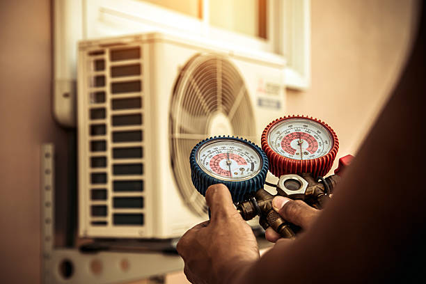 Professional Hvac technician working in Lone Star, TX